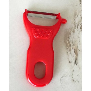 قشارة البطاطس والخضار لون احمر