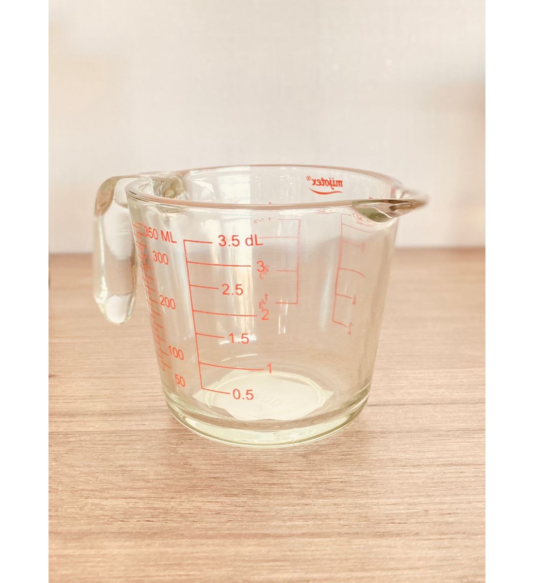 Glass measurement scoop