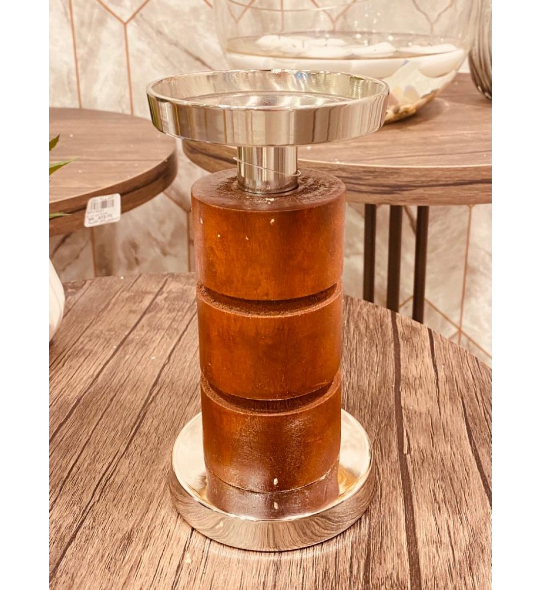 شمعدان خشبي بقاعدة حديد 10*19سم