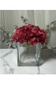 تنسيقاً بسيطاً وأنيقاً يجمع بين الورد بفازة زجاج  ارتفاع 15 سم 