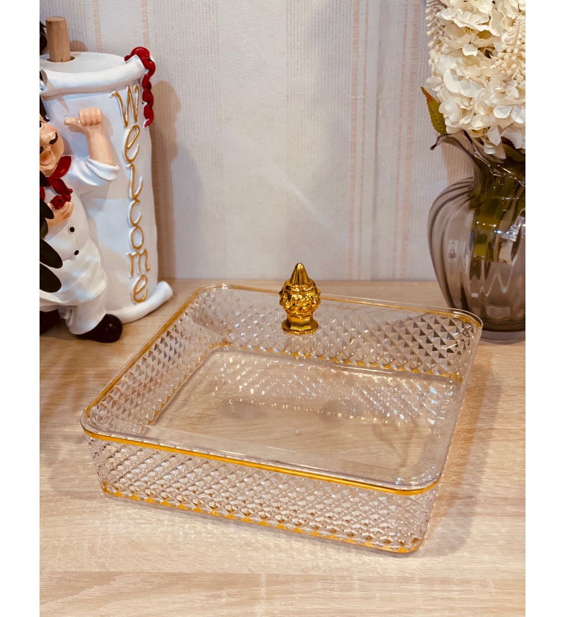 Square acrylic cake tray with lid