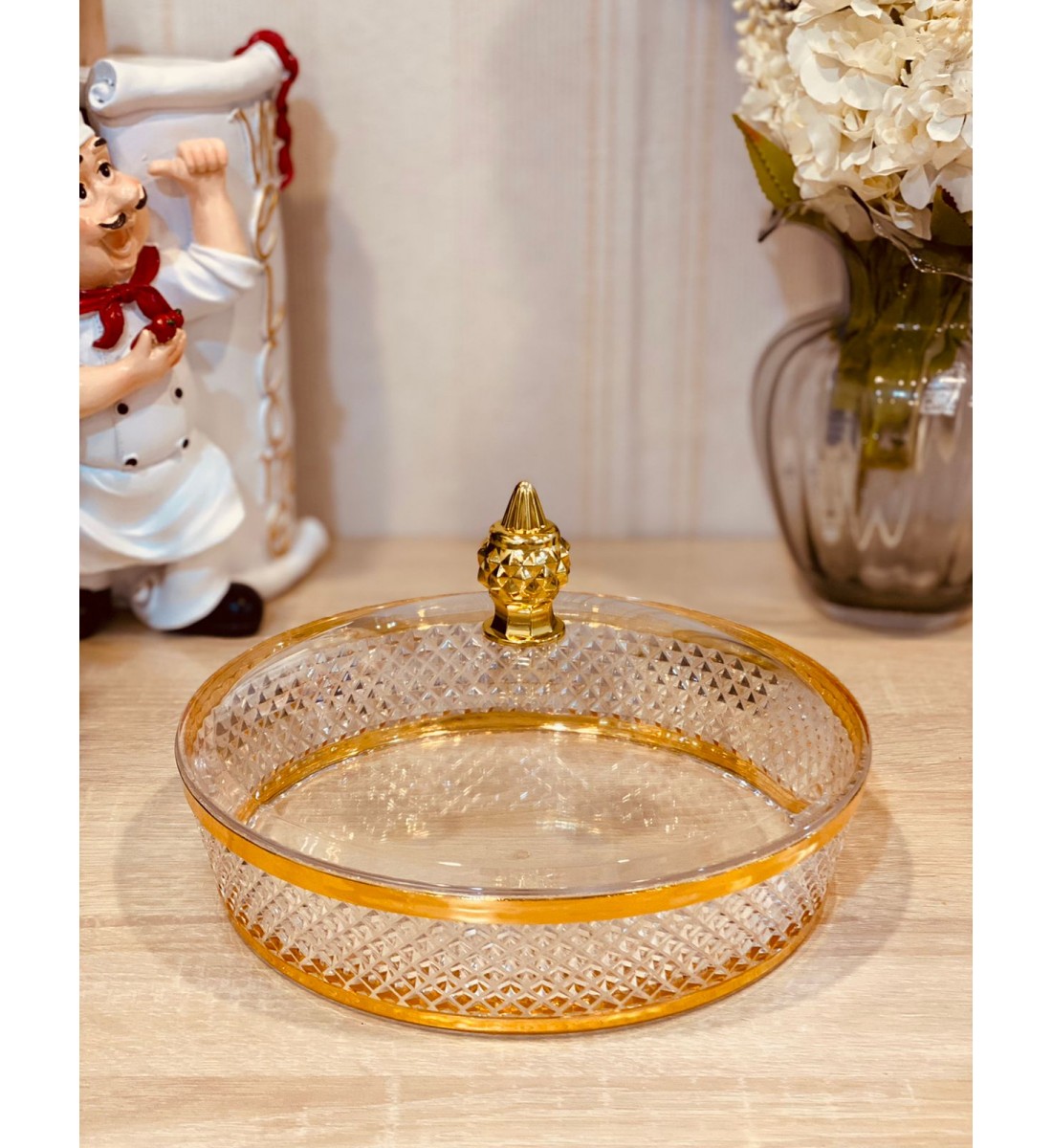 Round acrylic cake tray with lid