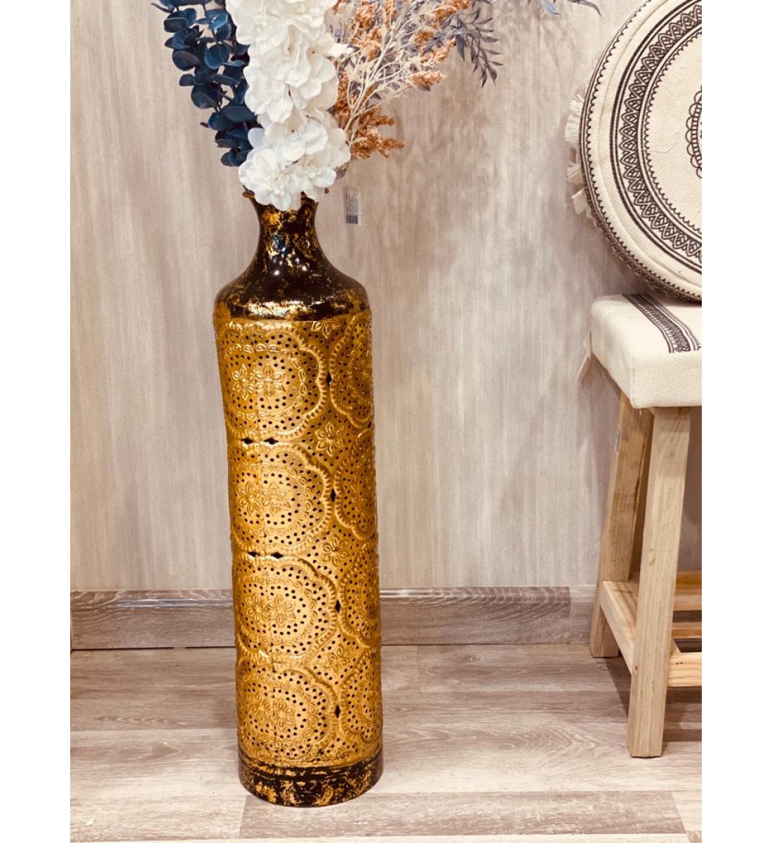 cm golden iron vase70