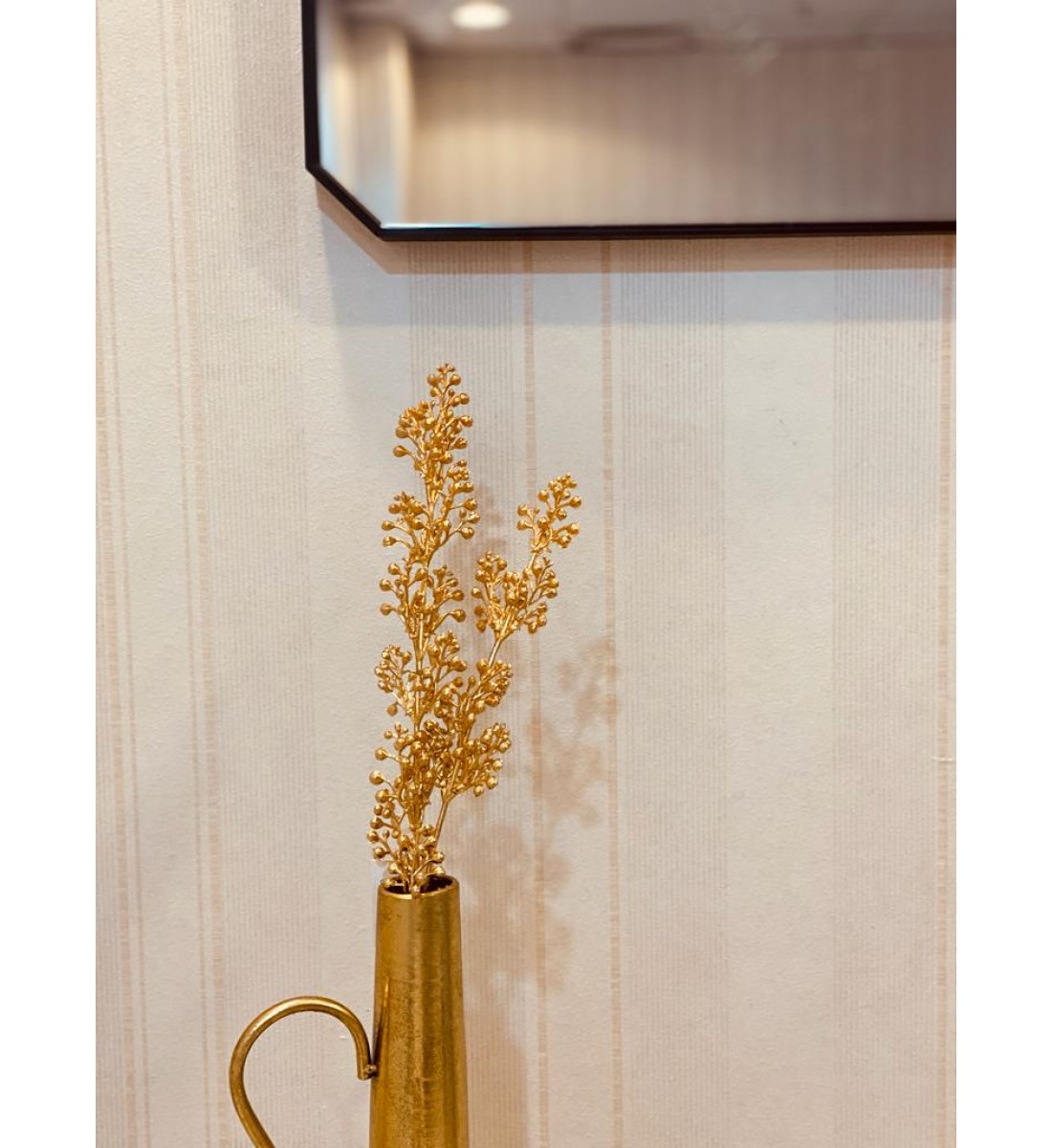 Rose arrangement of a golden artificial branch 50 cm