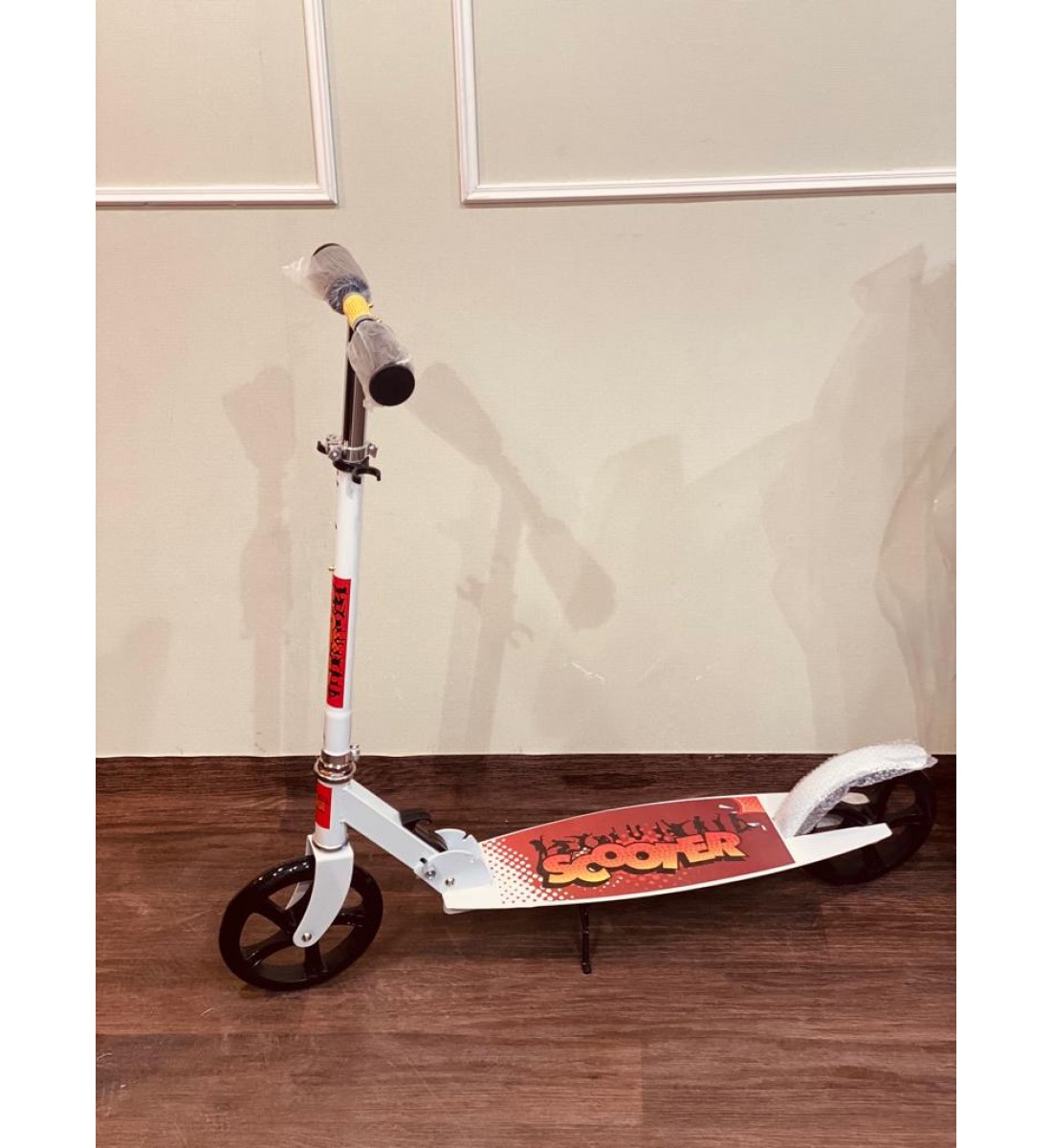 Scooter 2 wheels made of durable aluminum with a comfortable handle, height of 115 cm, foldable