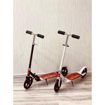 Scooter 2 wheels made of durable aluminum with a comfortable handle, height of 115 cm, foldable
