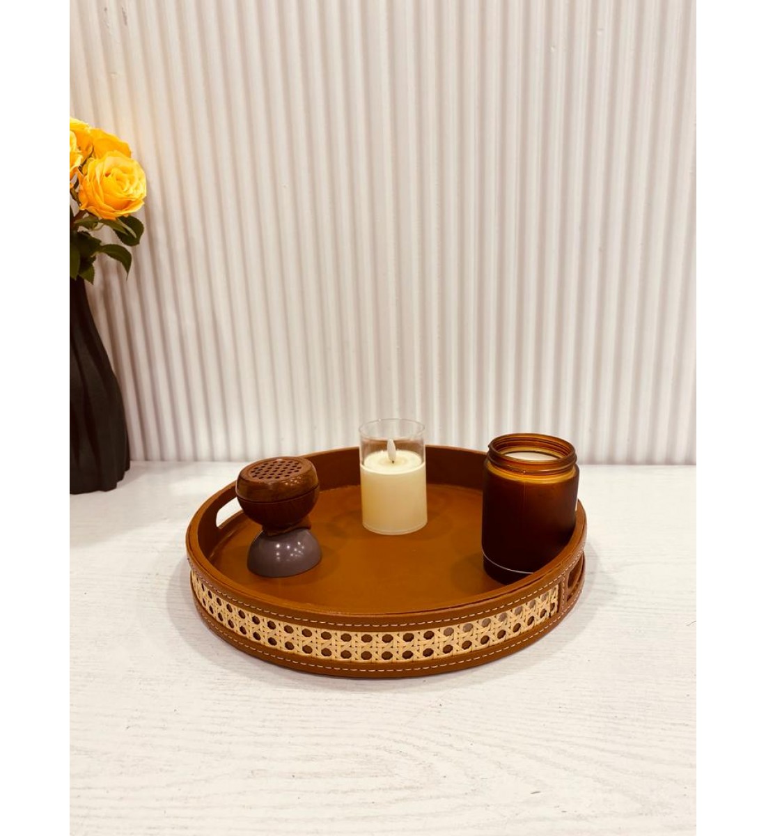 طوفرية تقديم دائري خشبي ملبس جلد 40سم طوفرية تقديم دائري خشبي ملبس جلد 40سم