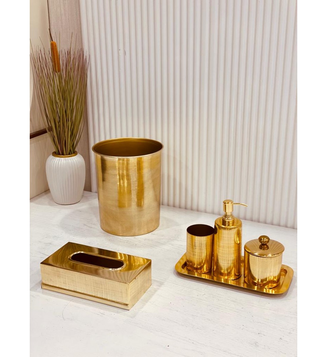 طقم حمام استيل بتصميم ذهبي 6 قطعة طقم حمام استيل بتصميم ذهبي 6 قطعة