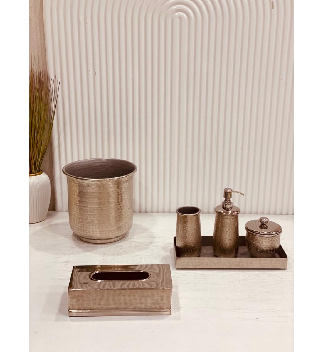 طقم حمام استيل بتصميم فضي 6 قطعة طقم حمام استيل بتصميم فضي 6 قطعة