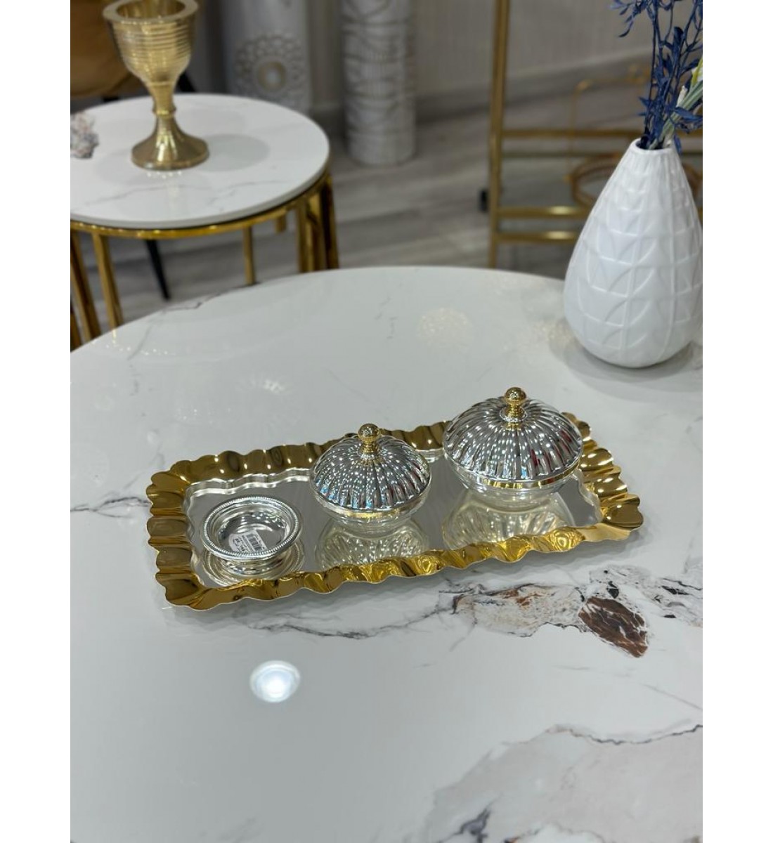 طقم تمرية مع طوفرية فضي مذهب43*22  سم 