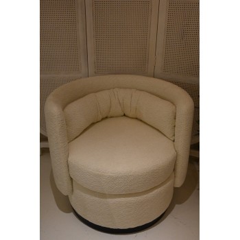 كرسي بوكليه بتصميم مميز وجذاب لون ابيض 