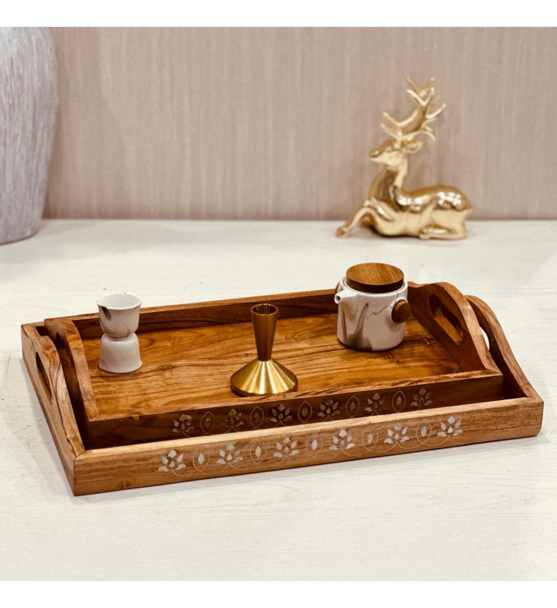Brown wooden serving tray with engraving - Indian shape, 40 * 25 cm