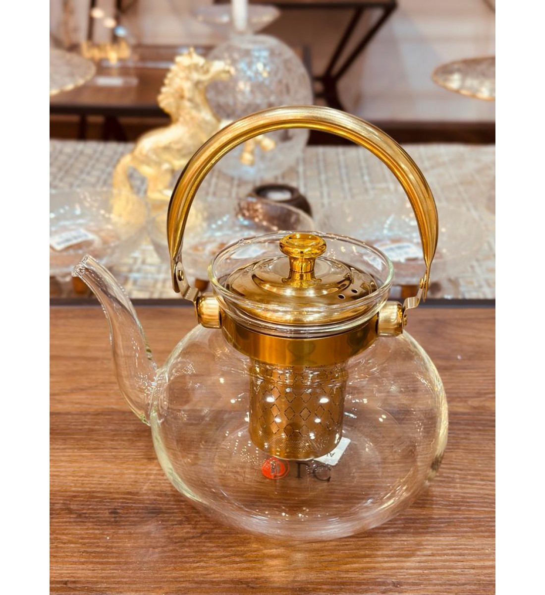 ابريق زجاج شفاف بغطا ومسكة استيل ذهبي بمصفي 1.4 لتر