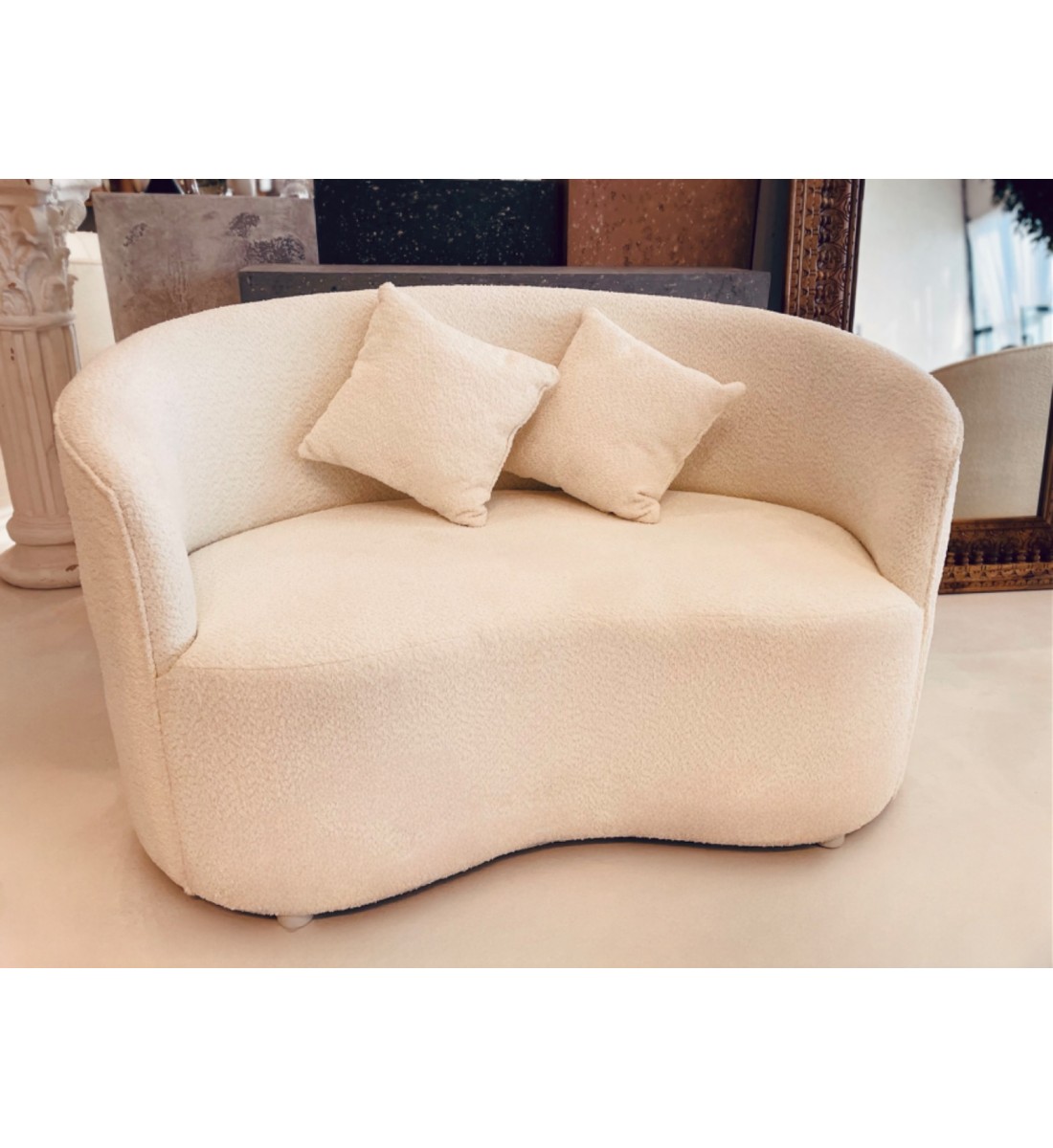 كرسي كنب قماش بتصميم كلاسيك باللون الابيض بمقعدين الطول 140العرض 70 الارتفاع 72سم