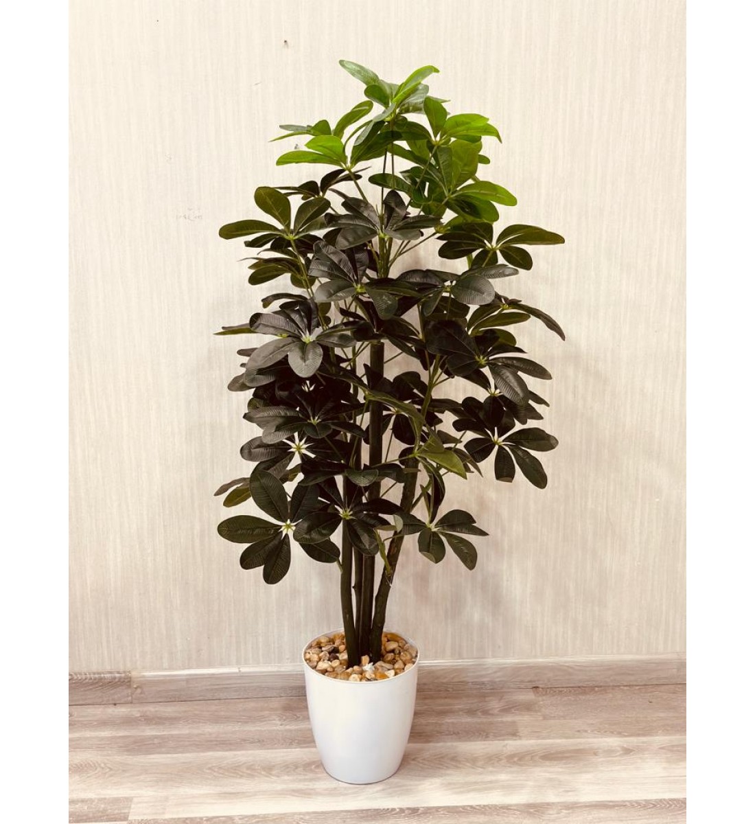 شجر تزيين صناعي بمركن ابيض شكل حديث 150سم