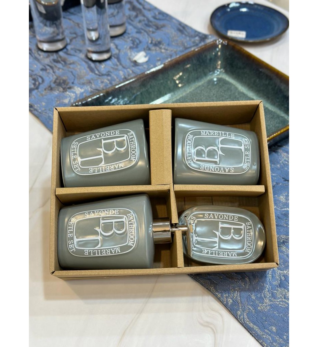 Gilded black ceramic bathroom set, 4 pieces