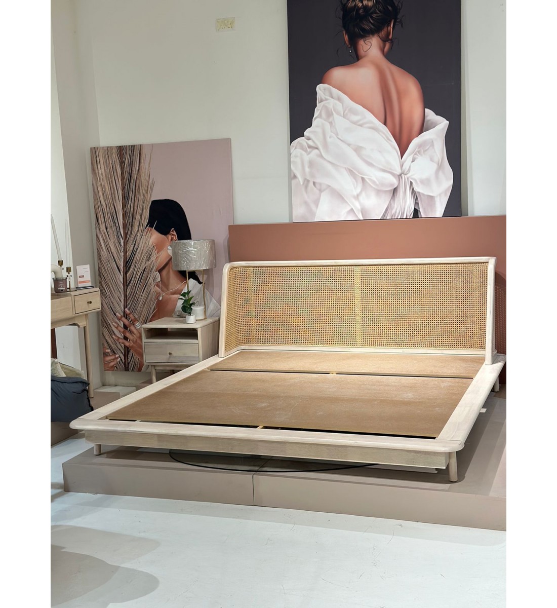 هيكل سرير , خشب ماليزي نفرين  مقاس 214*177*88 سم