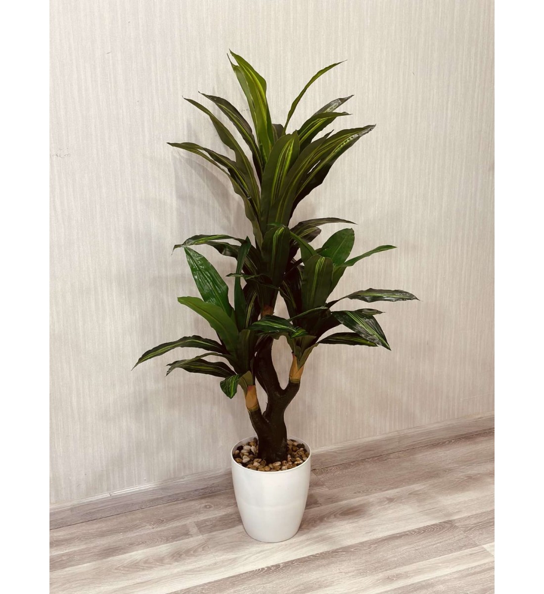 Artificial decorative tree with a modern shape of 155 cm