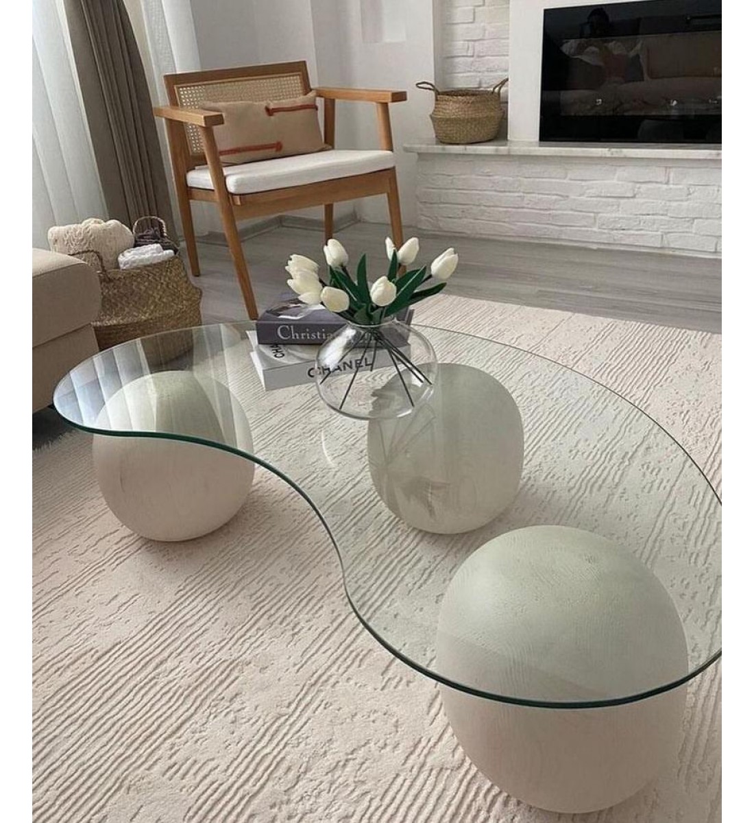  طاولة خدمة زجاج بقاعدة شكل كور خامة ثقيلة  