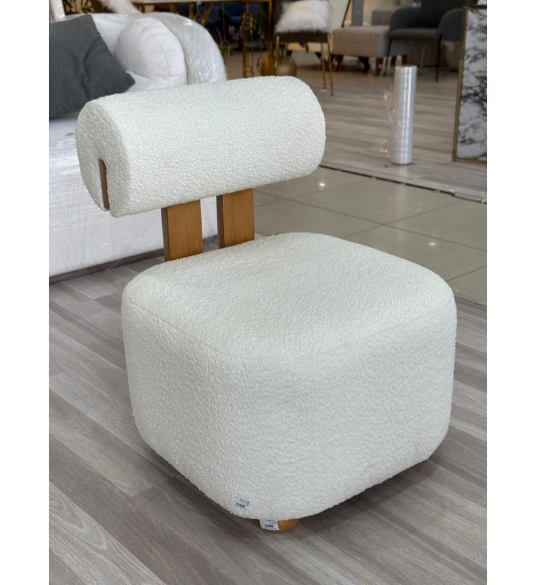 كرسي بوكليه بتصميم مميز وجذاب لون ابيض 80*50 سم