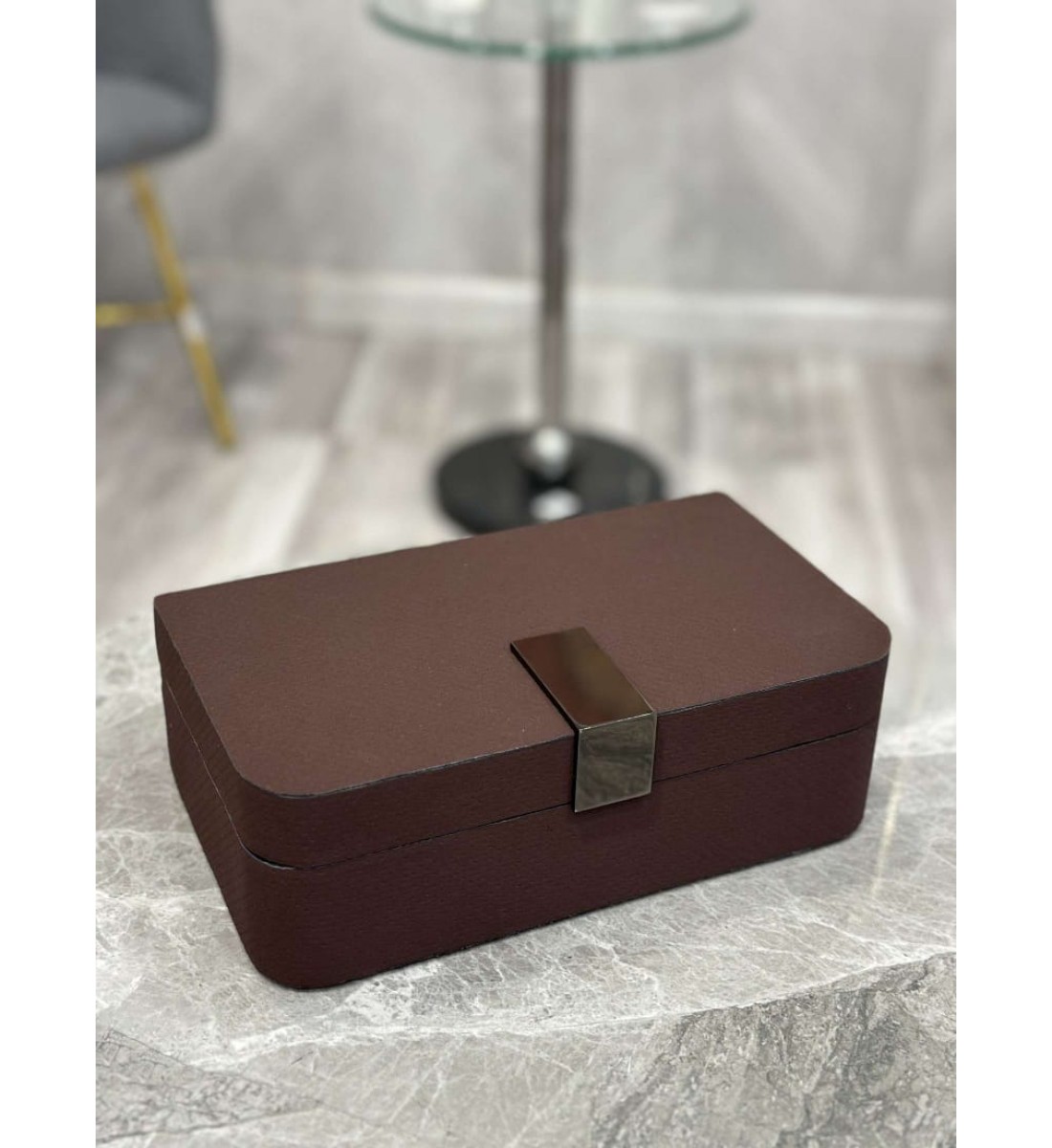 A rectangular leather-covered wooden accessories box, 25*15*8.cm