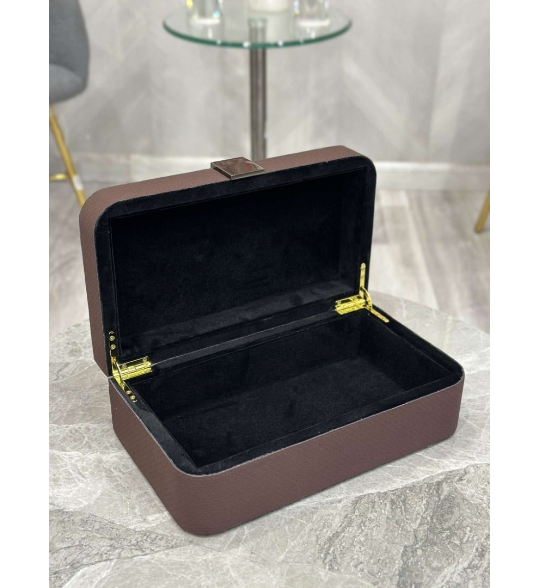 A rectangular leather-covered wooden accessories box, 25*15*8.cm