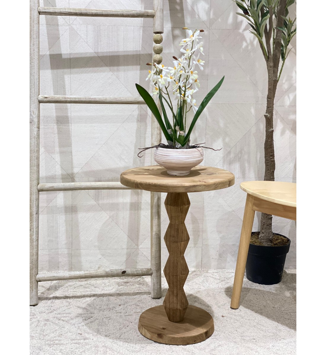 طاولة جانبية من الخشب تصميم هندسي ابداع انتيكا 51×36×36سم