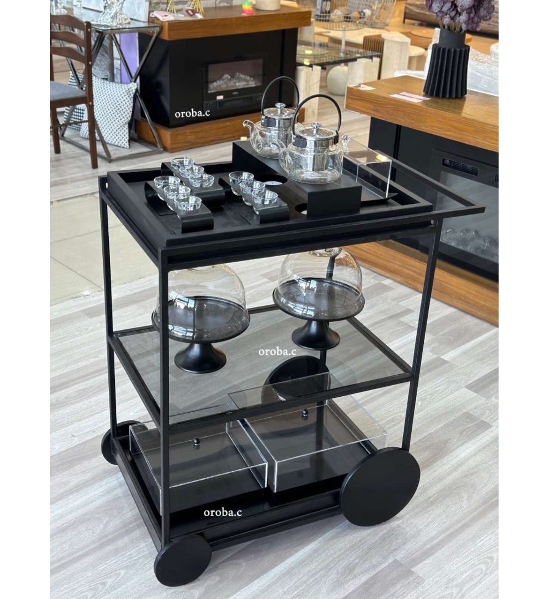 عربية تقديم حديد 3دور الرف الوسط زجاج بكفرات سهلة الحركة لون اسود المقاسات 80*50*95 سم