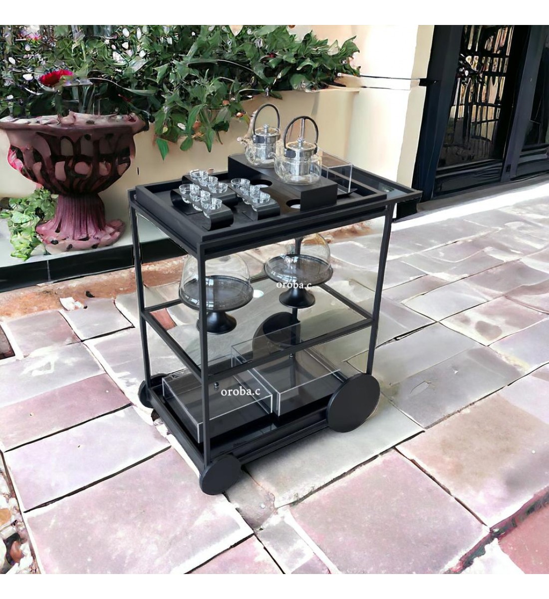 عربية تقديم حديد 3دور الرف الوسط زجاج بكفرات سهلة الحركة لون اسود المقاسات 80*50*95 سم عربية تقديم حديد 3دور الرف الوسط زجاج بكفرات سهلة الحركة لون اسود المقاسات 80*50*95 سم