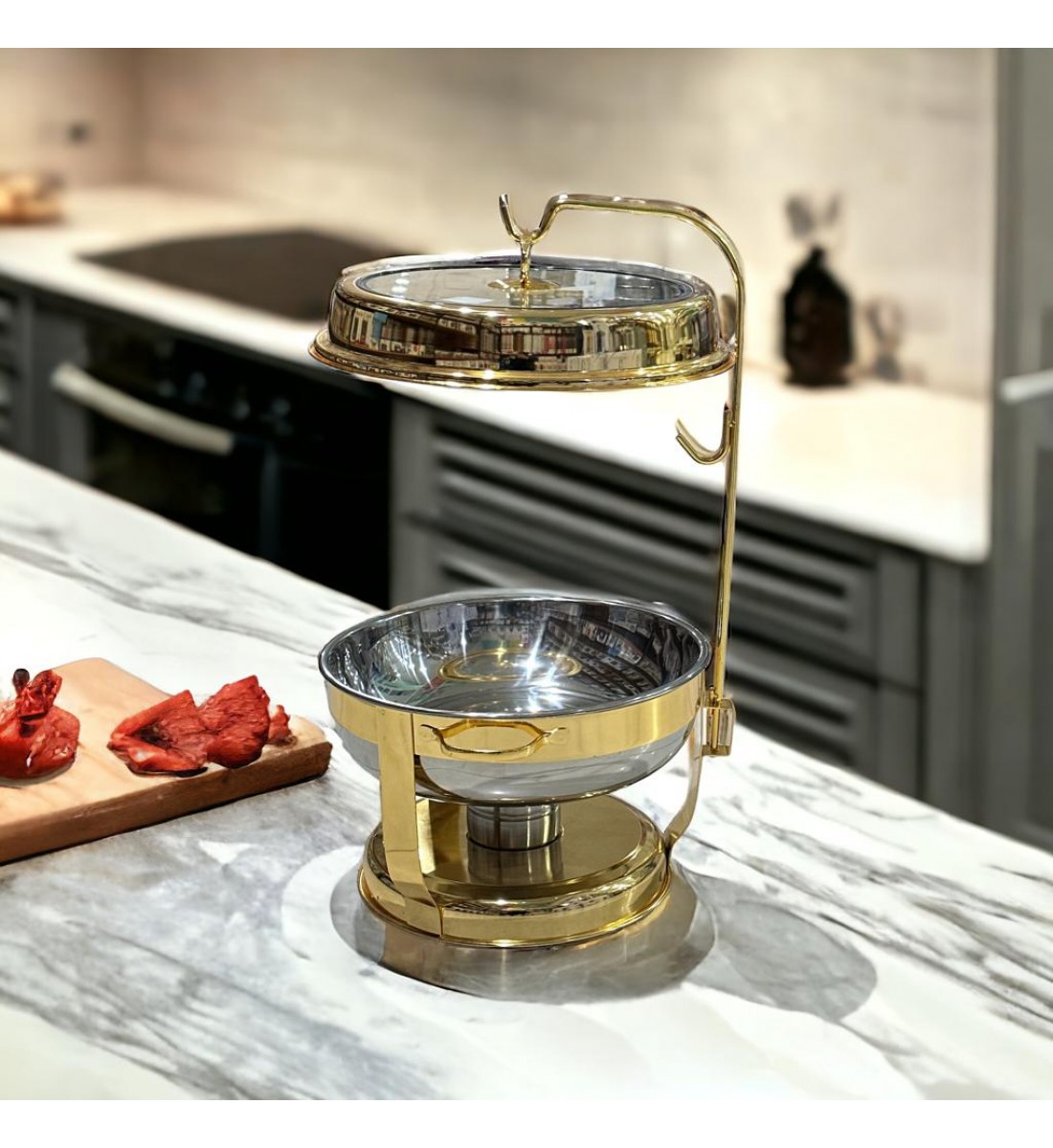 Buffet heater, ceramic serving dish for heating food with a uniquely designed lid, 6 liters