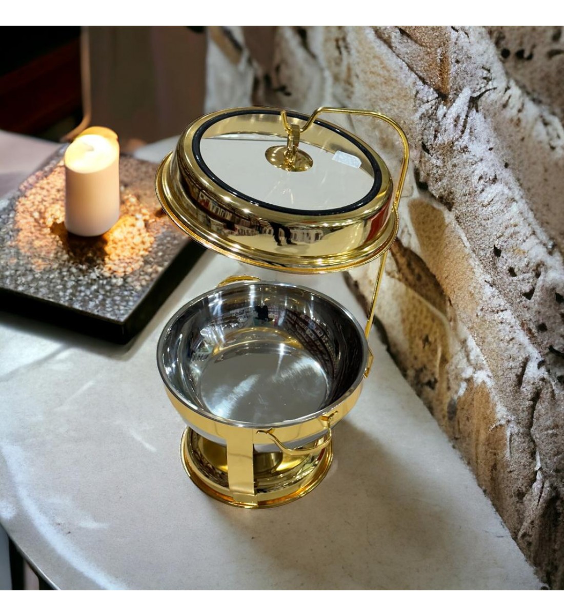 Buffet heater, ceramic serving dish for heating food with a uniquely designed lid, 4.50 litres