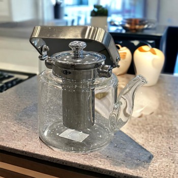 ابريق زجاج شفاف بغطا ومسكة استيل فضي 700مل