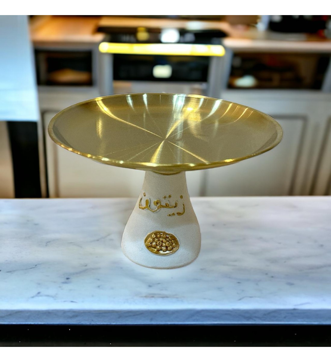 صحن تقديم ذهبي قاعده ابيض عباره الزيتون 17×17×12سم 