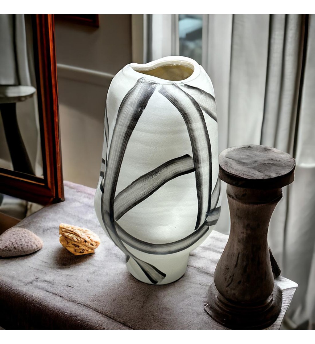 Elegant European style home vase10×10×39cm
