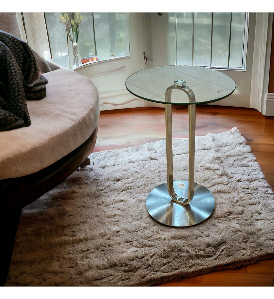 طاولة جانبية بسطح زجاج قاعده حديد فضي 56×40×40سم 