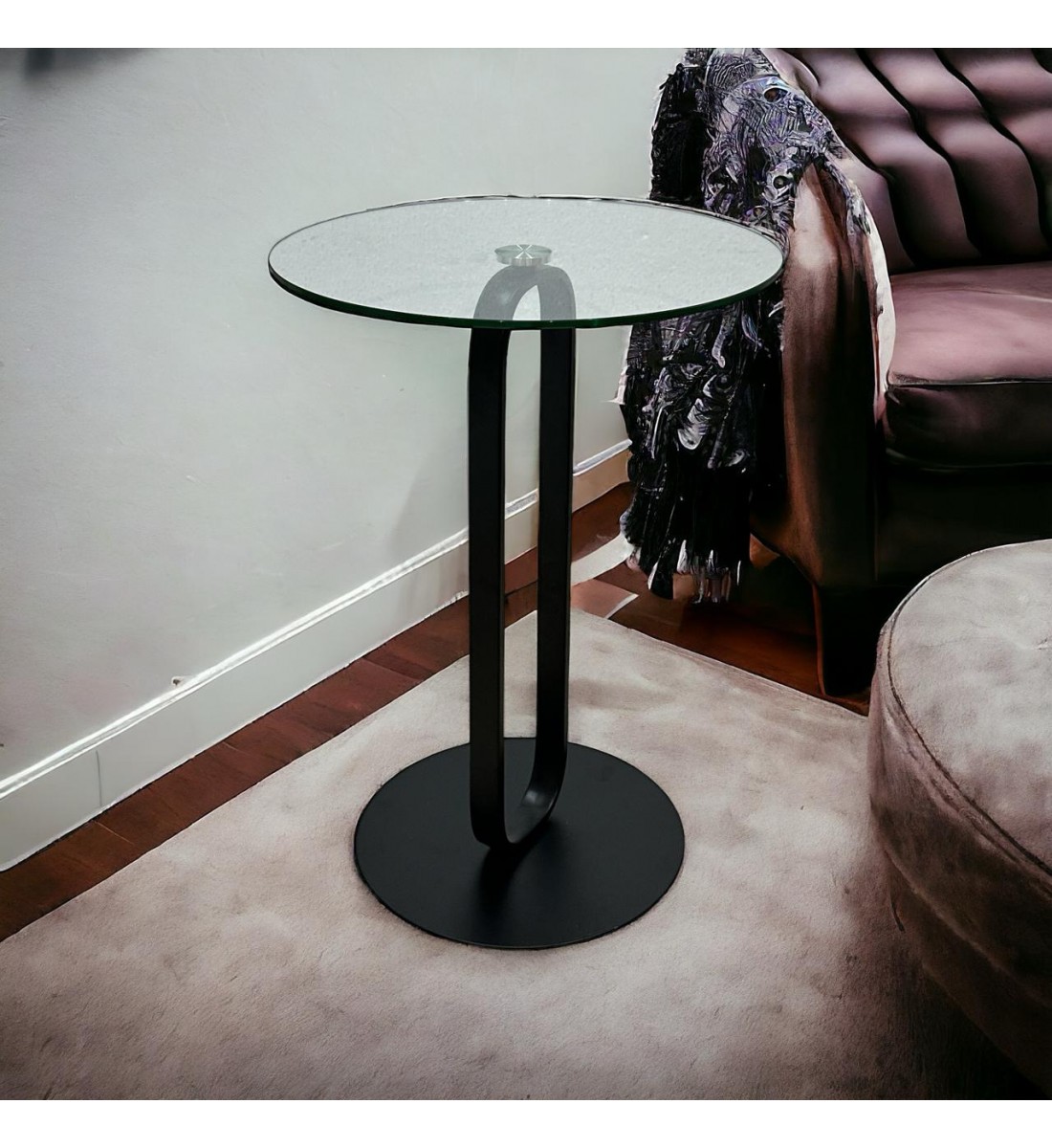 طاولة جانبية بسطح زجاج قاعده حديد اسود 56×40×40سم 