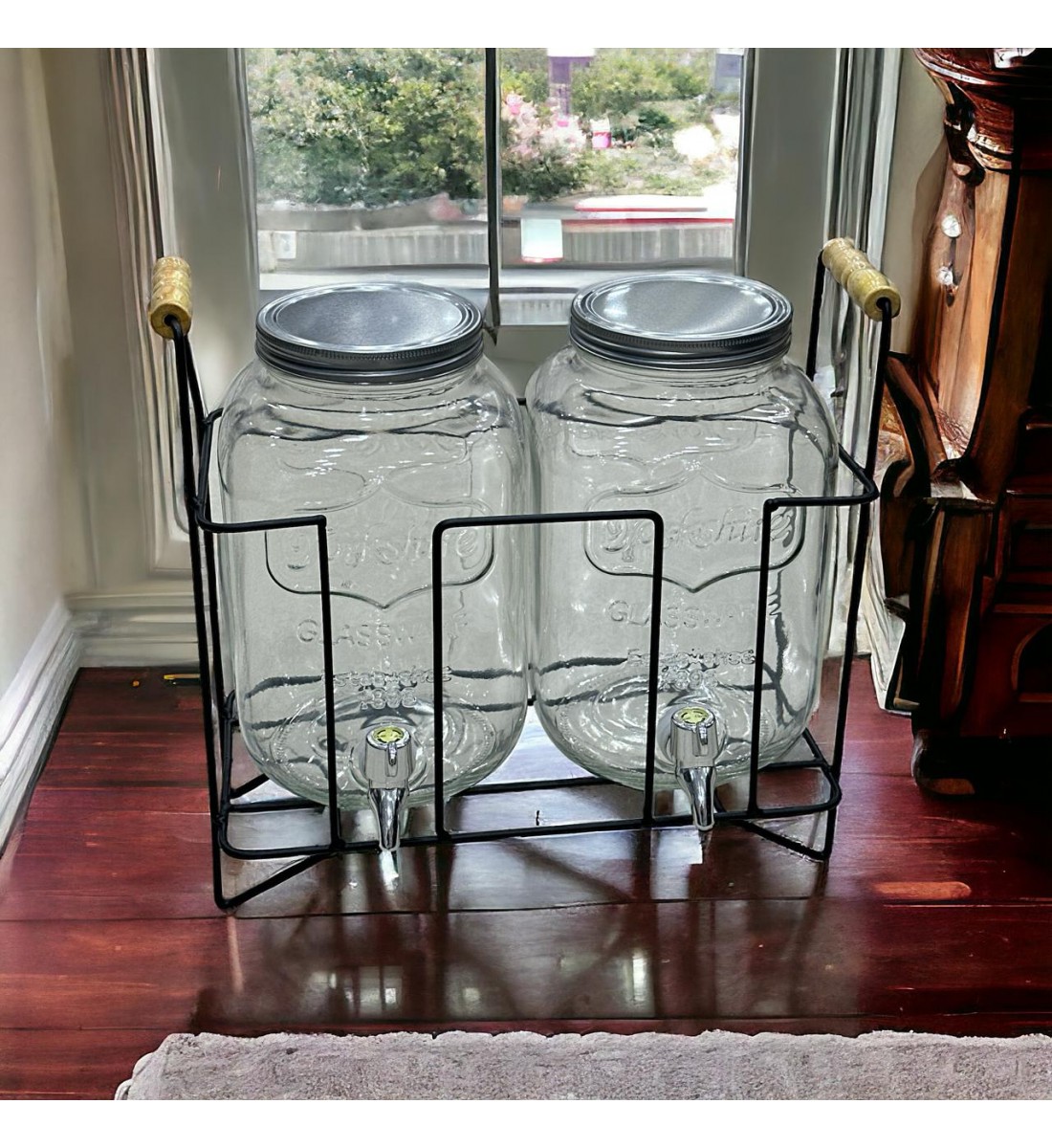 موزع مشروبات زجاج بحامل معدني