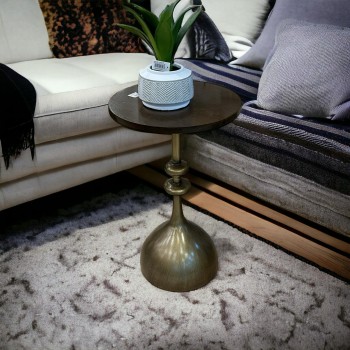 طاولة جانبية حشب قتعدة حديد تصميم هندسي مميز 35×35×55سم