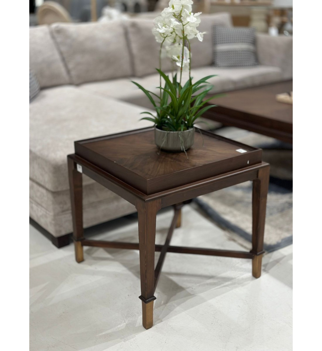      طاولة جانبية من حديد وقشور الجوز --58×60×60سم