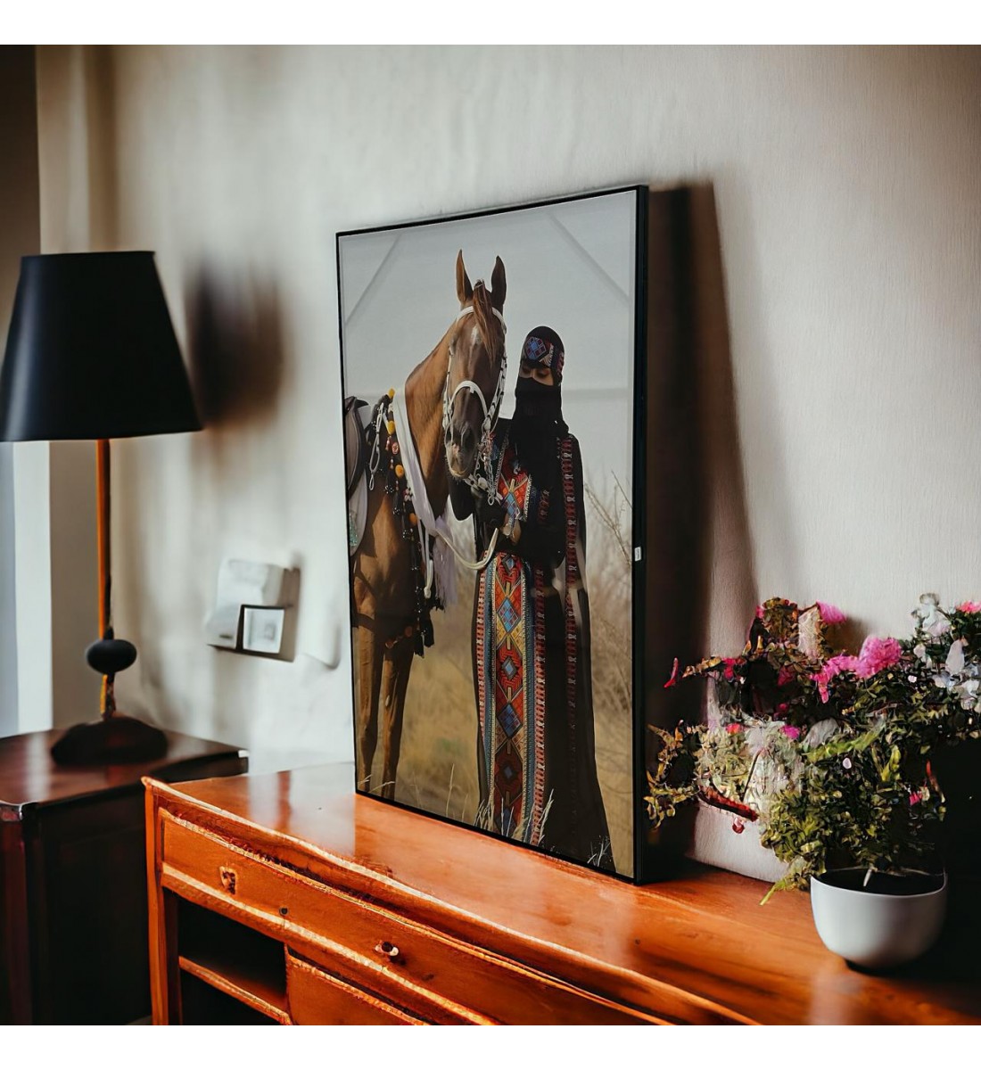 لوحة فنية جدارية كانفس ، حصان والبنت بلجام  والبنت - باطار اسود 200×120سم 