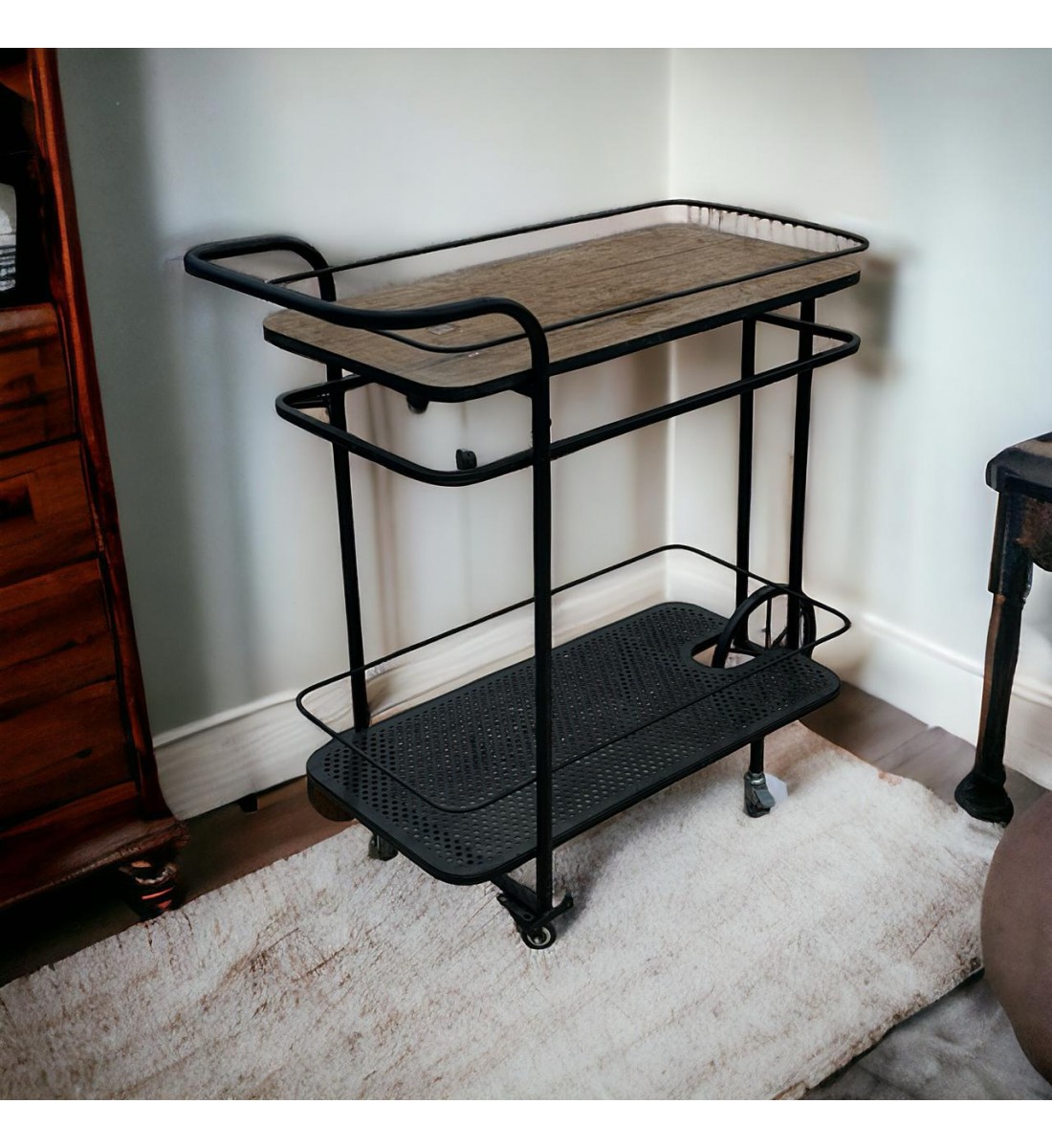 عربة تقديم لون اسود دورين سطح خشب لون بني عربة تقديم لون اسود دورين سطح خشب لون بني