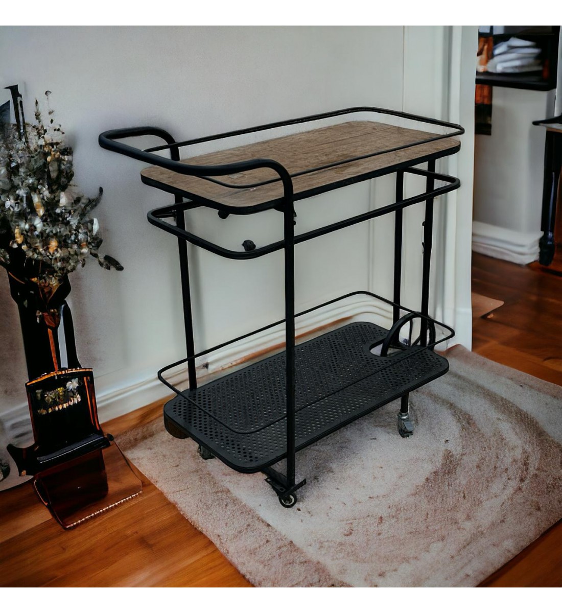 عربة تقديم لون اسود دورين سطح خشب لون بني عربة تقديم لون اسود دورين سطح خشب لون بني