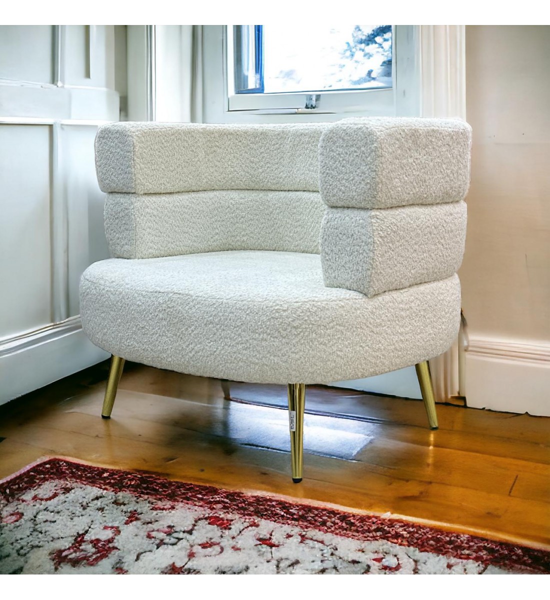 كرسي قماش  بوكلية  بتصميم مميز وجذاب ابيض رجل حديد ذهبي 