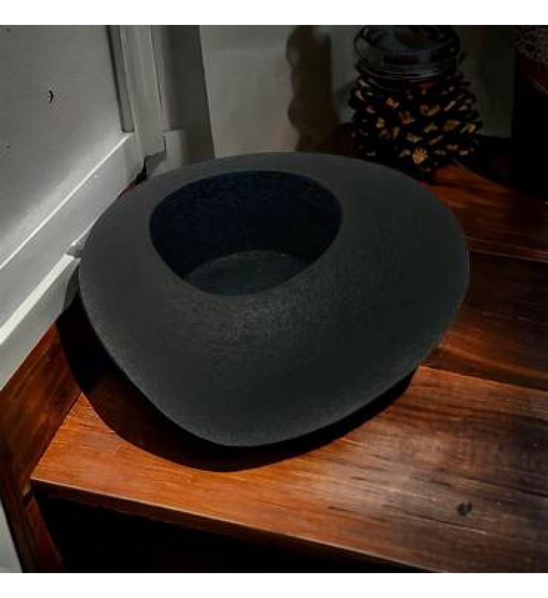 Luxury small black ceramic bowl, 40 x 30 x 22 cm
