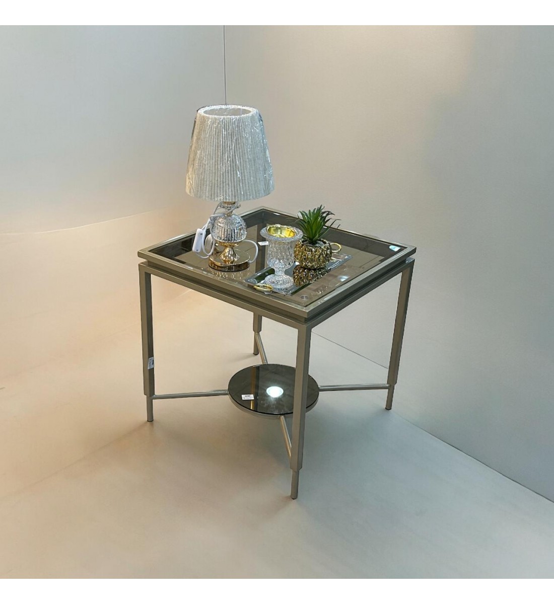  طاولة جانبية  ضيافة بقزاز وقاعدة الشمبانيا   60×60×60سم 