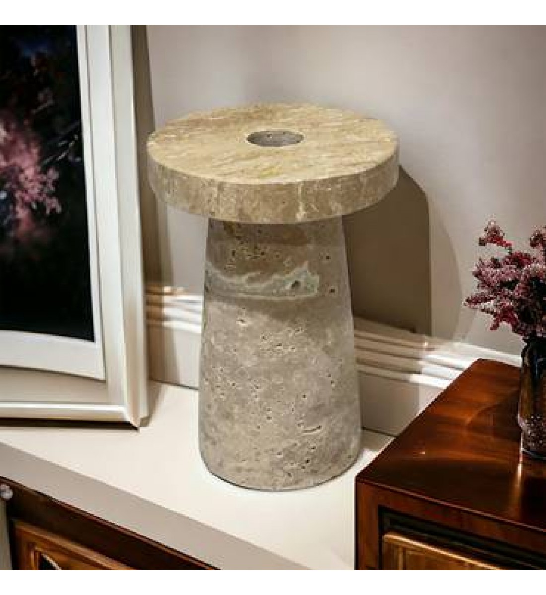A decorative masterpiece of Traventino marble, 13 x 9 x 9 cm