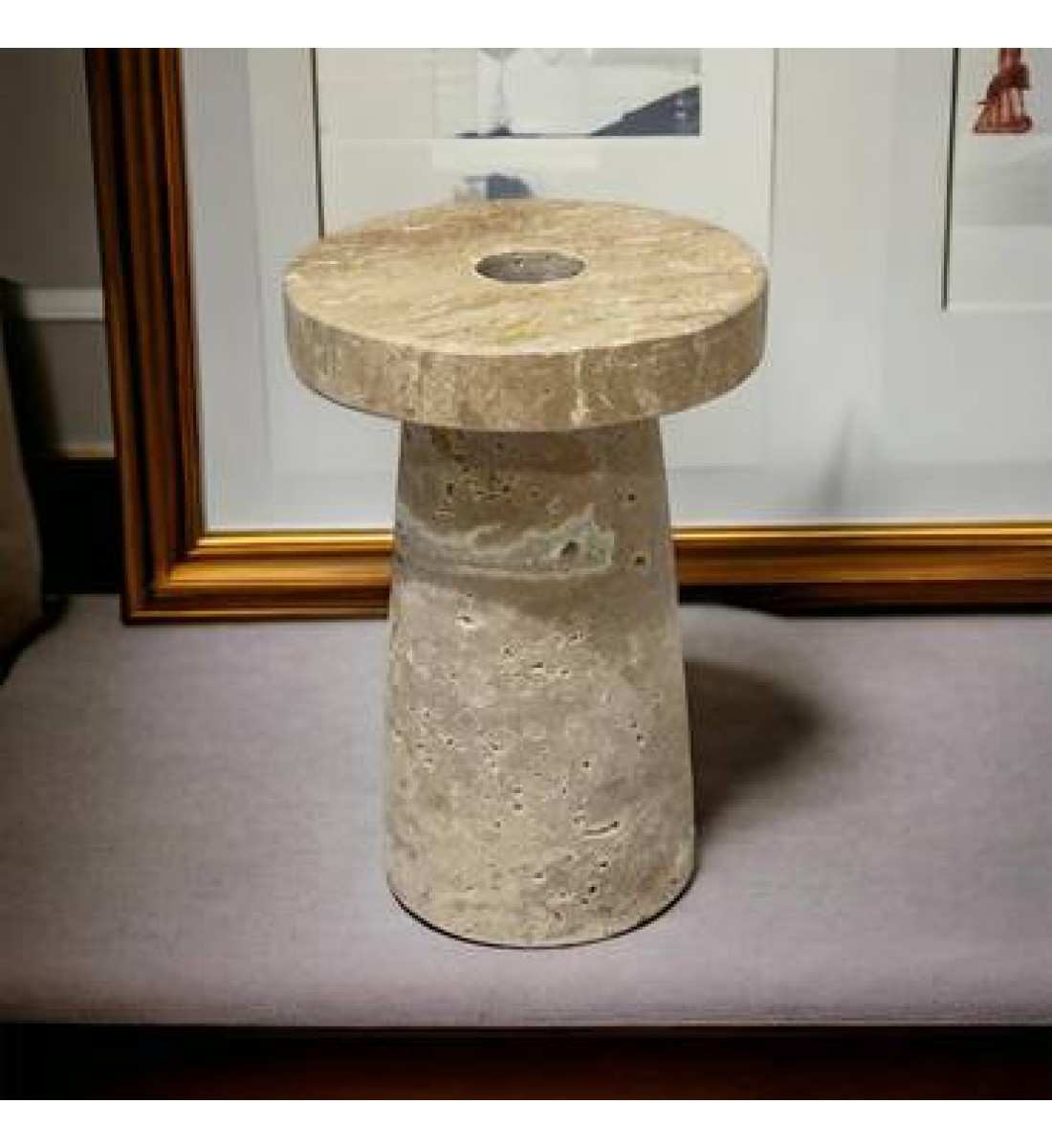 A decorative masterpiece of Traventino marble, 13 x 9 x 9 cm