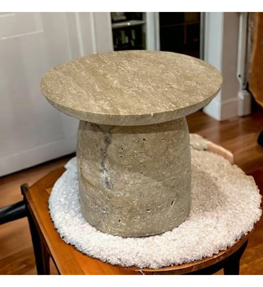 A decorative masterpiece of Traventino marble, 13 x 15 x 15 cm