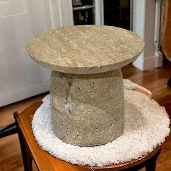 A decorative masterpiece of Traventino marble, 13 x 15 x 15 cm