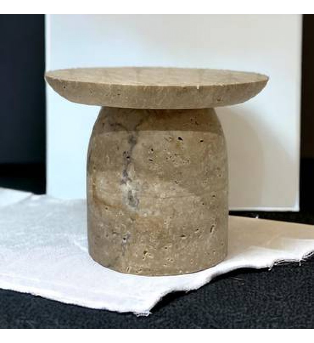 A decorative masterpiece of Traventino marble, 13 x 15 x 15 cm